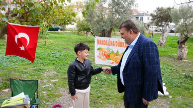 Ferit’in mandalina standı dolup taşıyor