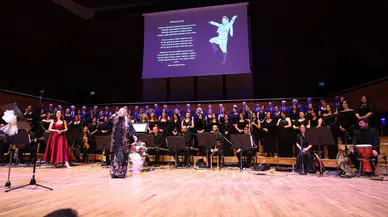 Bedia Akartürk'ten Büyükşehir korosuna yeni yıl sürprizi