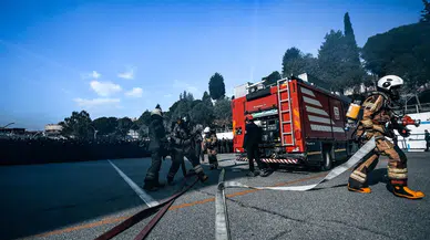 İtfaiye ekiplerinden polis okulunda yangın tatbikatı