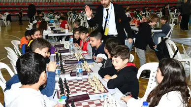 Çiğli Belediyesi İlk İsmail Hakkı Tonguç Satranç Turnuvası Yoğun Katılımla Gerçekleşti