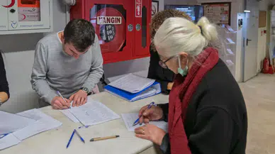 İzmir'de 60 yaş ve üzeri bireyler için açılan 3. Yaş Üniversitesi'nde heyecan dolu ilk dersler!