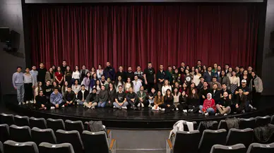 İzmir Şehir Tiyatroları'ndan Gençlere Özel Etkinlik: "Genç Sorular" Başladı!