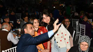 Çiğli Belediyesi Kadir Gecesi'nde iftar programında toplumsal dayanışmayı pekiştirdi