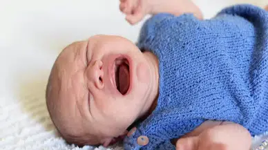 Bebeklerde Reflü: Belirtiler, Nedenler ve Dikkat Edilmesi Gerekenler