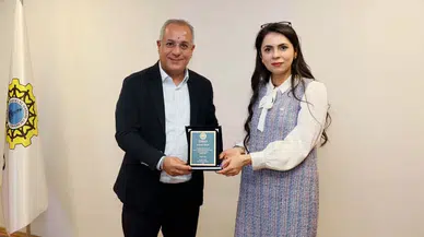 İzmir'de Yapay Zeka Çığır Açıyor! İZSİAD Toplantısında Geleceğin Teknolojisi Konuşuldu