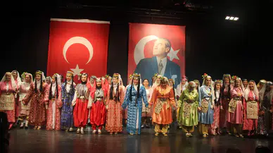 İzmir Folklor Derneği, Kadın Emeğine Saygı İçin 20. Yılını Coşkuyla Kutladı