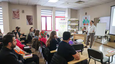 Buca'da Ebeveynlere Özel Doğuma Hazırlık Kampı Düzenlendi