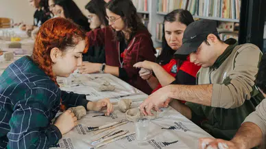 İzmir’de Eşsiz Dayanışma: Ardıç Kuşları Gibi Birbirine Umut Olan Proje!