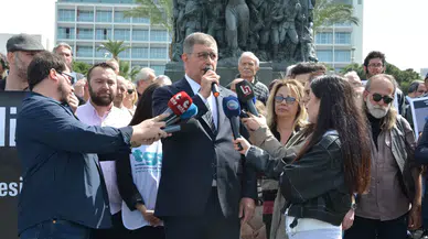 İzmir’de Gazetecilere Yönelik Baskılara Karşı "Gazetecilik Suç Değildir" Eylemi Düzenlendi