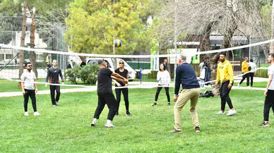 İzmir'de ücretsiz spor istasyonları hizmete girdi, spor yapma imkanı artıyor!