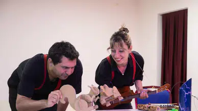 Kendini Arayan Zürafa yollarda