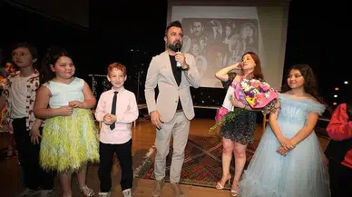 Menderes'te Çocuk Tiyatrosu 'Bir Zamanlar “Ünlü”ydüm' ile Sahne Aldı