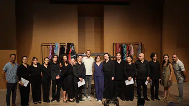 Alkışlar Karabağlar Kent Tiyatrosu Kursiyerlerine