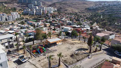 Çiğli’de yol ve park çalışmaları hız kesmeden sürüyor