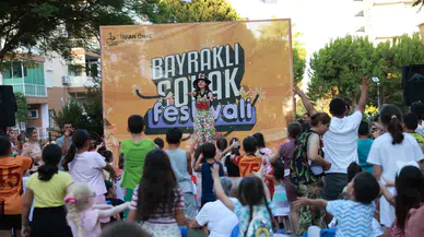 Bayraklı Sokak Festivali’nde çocuklar doyasıya eğlendi
