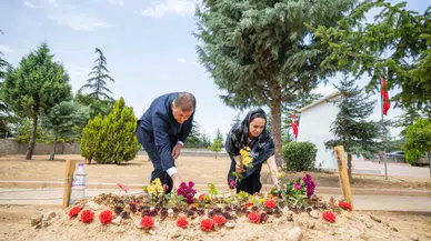 Başkan Tugay yangın şehidi İbrahim Demir’in ailesini ziyaret etti