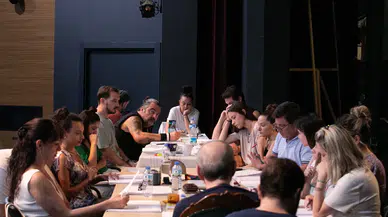 İzmir Şehir Tiyatroları “Cadı Kazanı”nın provalarına başladı