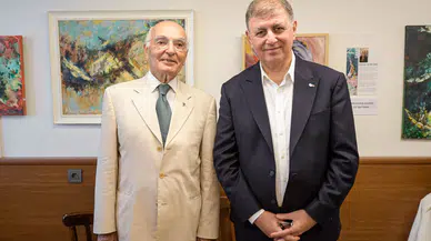 Başkan Tugay Prof. Dr. Ruşen Keleş’in imza gününe katıldı