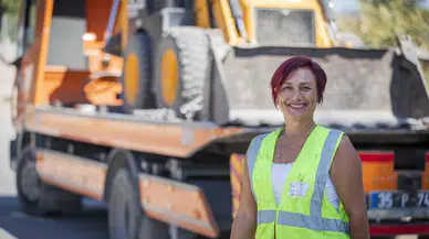 Büyükşehir’in kadın çekici operatörü tabuları yıktı