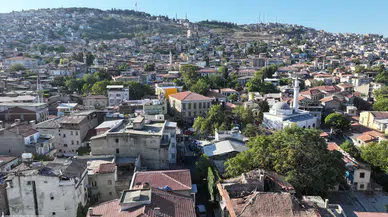 İzmir’in tarihi yapıları gün yüzüne çıkıyor