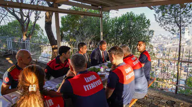 Başkan Tugay İtfaiye Haftası’nda itfaiye personeli ile buluştu