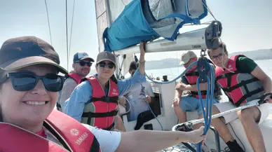 Yetişkin grubu yelken eğitimleri İzmir Marina’da devam ediyor