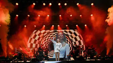 Çim Konserleri sahnesi Derya Uluğ’u ağırladı