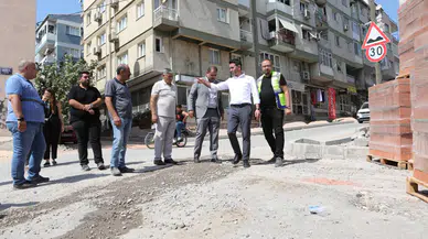 Bayraklı'da yol yenileme çalışmaları hız kesmiyor