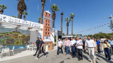 İzmir’in geleceğini anlatan sergi “İz’in Peşinde Şehrin İçinde” açıldı