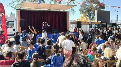23 Nisan coşkusu gezici sahne ile ilçelere taşındı