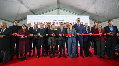 Konak’ta ‘Özel’ açılış: Ferdi Zeyrek’in adı gençlerle buluştu