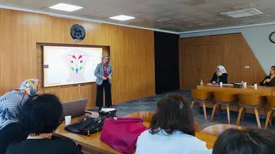 Egeli bilim ekibi Kemalpaşa’da anne ve çocuk sağlığı eğitimi verdi