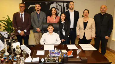 EFES SELÇUK’TA 23 NİSAN COŞKUSU: ÇOCUKLAR BAYRAMLARINI ŞENLİKLE KUTLADI