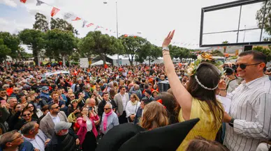 15. Uluslararası Alaçatı Ot Festivali’nin görkemli korteji ve 23 Nisan gururu bir arada