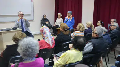 Konak’ın İleri Yaş Merkezi’nde hareketli yaşam semineri