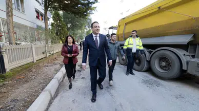 Başkan Yiğit Düğmeye Bastı: Balçova’da Asfalt Çalışmaları Yeniden Hız Kazandı