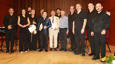 Ege’de Usta Sanatçı Mehmet Şafak sanatseverleri nostaljik yolculuğa çıkardı