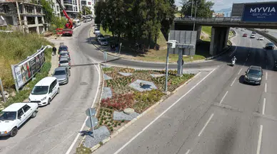 İzmir yaza çiçek açarak hazırlanıyor