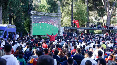 İzmir’de Dünya Kupası heyecanı meydanlara taştı