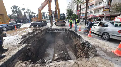 İnönü Caddesi'ndeki ana boru arızasına İZSU'dan hızlı müdahale