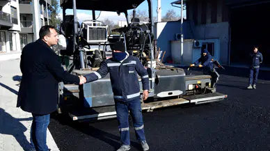 Bornova’da yol seferberliği sürüyor