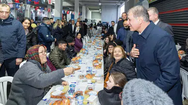 Başkan Tugay binlerce Bucalıyla ramazan sofrasında buluştu
