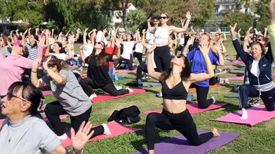 Karşıyaka Belediyesi’nden 14 Şubat’a özel yoga etkinliği