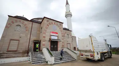Çeşme Belediyesinden Ramazan öncesi camilerde kapsamlı temizlik