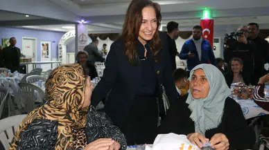 Karşıyaka’da ilk iftar sofrası Cumhuriyet Mahallesi’nde kuruldu