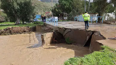 İzmir Büyükşehir Belediyesi’nin yağış seferberliği sürüyor
