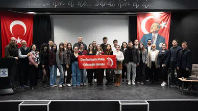 Gençler ‘Hibrit Kariyer Zirvesi’ için Konak’ta bir araya geldi