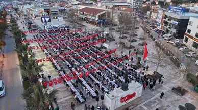 Urla’da Ramazan’ın bereketi dayanışma sofralarında paylaşıldı