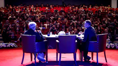 OKAN BAYÜLGEN, DEÜ TALKS’TA ÖĞRENCİLERLE BULUŞTU