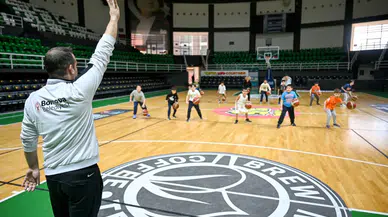 Bornova’da çocuklar sporla büyüyor